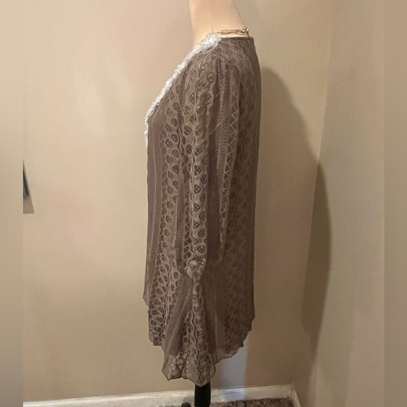Pretty Angel Elegant Brown Silk Lace Top with White Feather Accents, size L - Picture 3 of 9